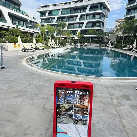 Appartement Coastal Retreat With Pool And Balcony