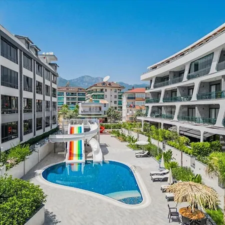 Coastal Retreat With Pool And Balcony Appartement