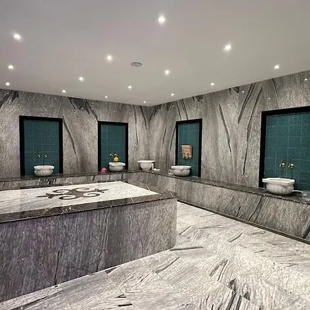 Coastal Retreat With Pool And Balcony * Alanya