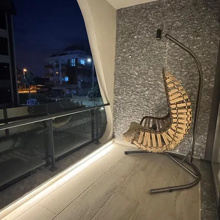 Coastal Retreat With Pool And Balcony