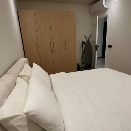 Coastal Retreat With Pool And Balcony דירה אלאניה