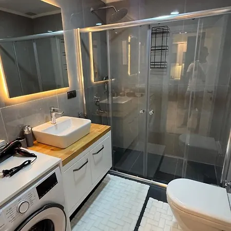 דירה Coastal Retreat With Pool And Balcony