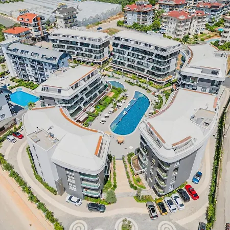 アパート Coastal Retreat With Pool And Balcony *